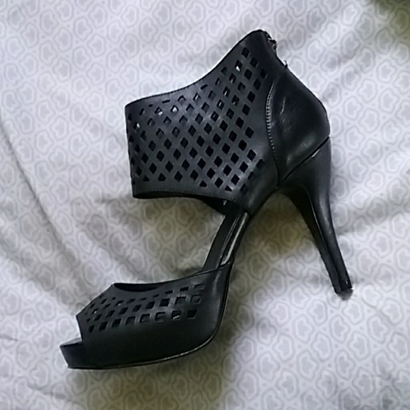 Heels - Picture 3 of 3